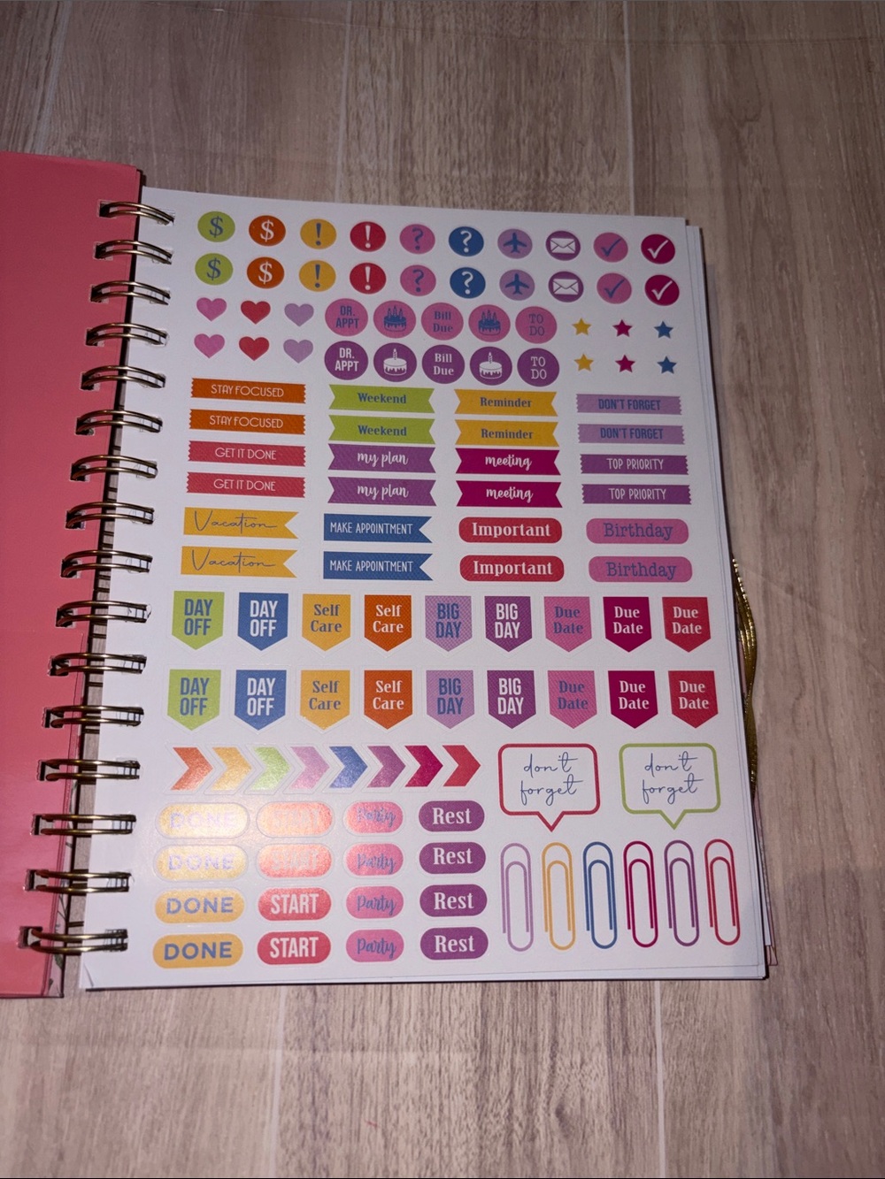Be A Light Floral 18-Month Agenda with Gold Pen - Pink - Picture 9 of 10